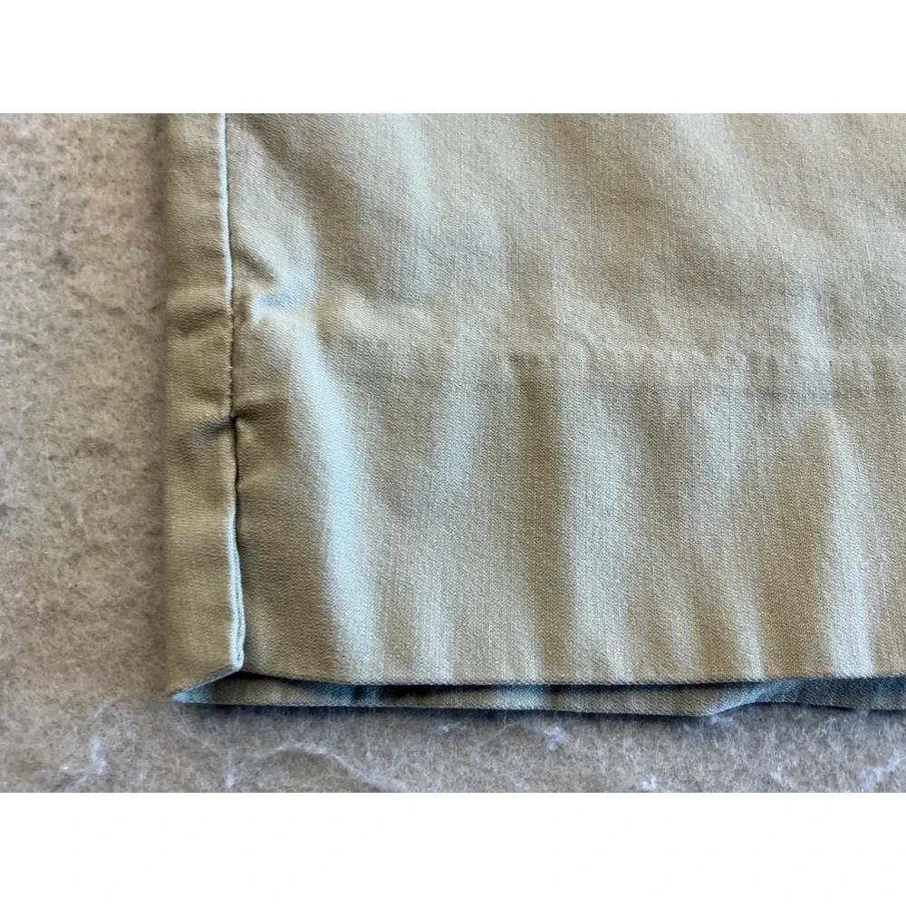 Hilary Radley Bermuda Shorts Khaki Tan Stretch Rayon Blend Size Medium‎ Casual